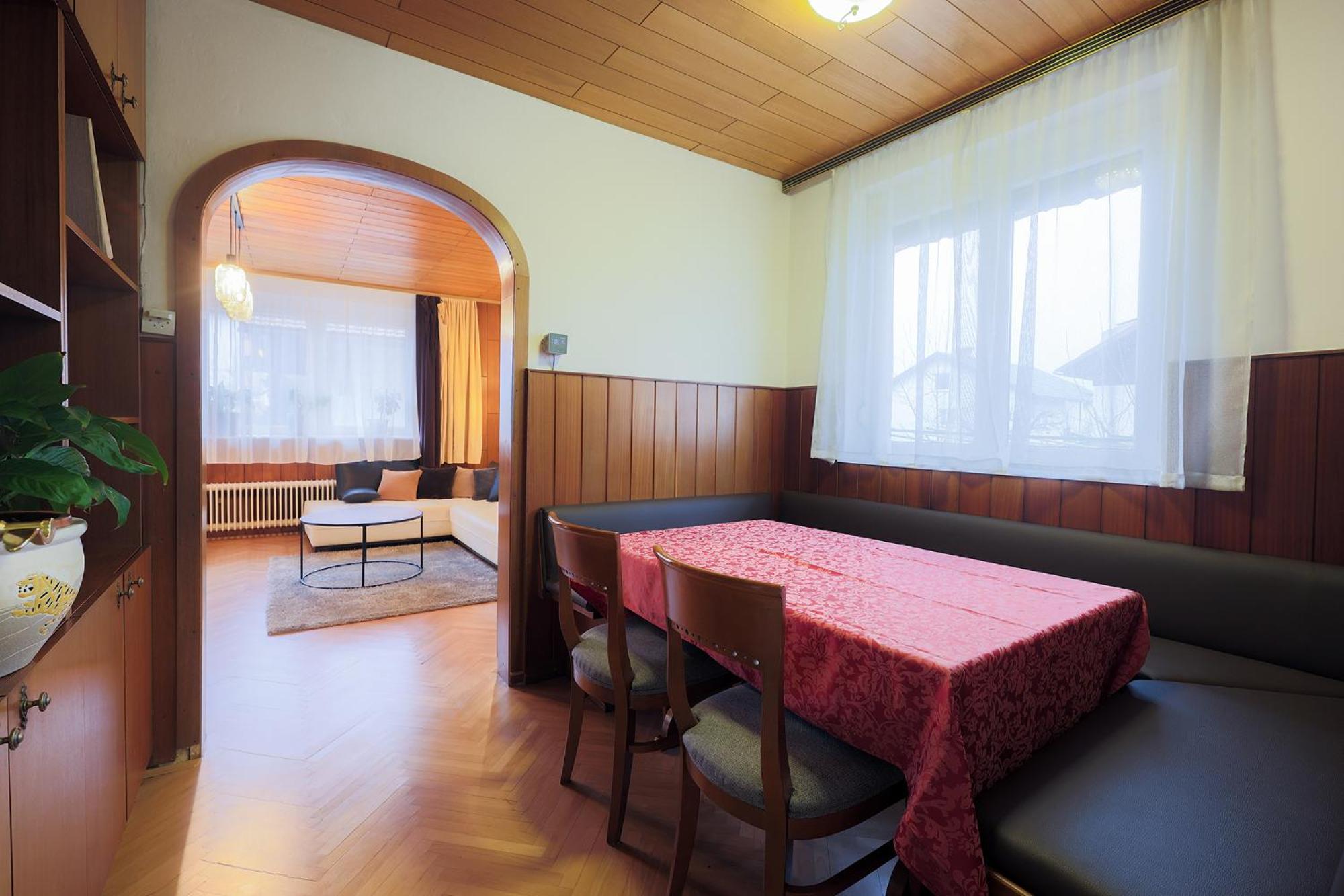 Apartment Papas Lesce (Upper Carniola)